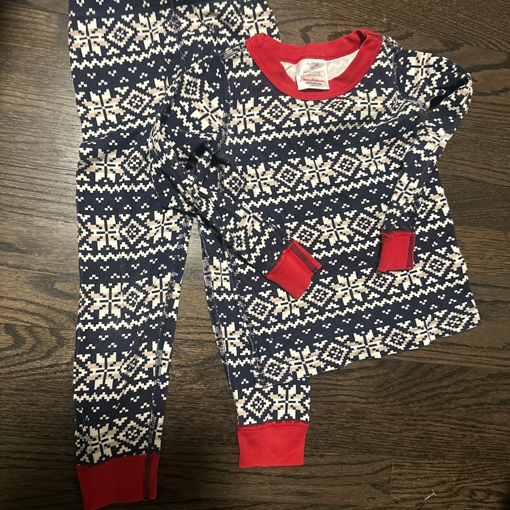 EUC Hanna Andersson size 4 (100) organic pajamas set